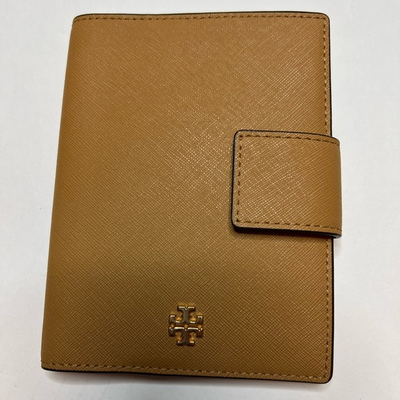 Tory Burch Bags Tory Burch Emerson Snap Passport Holder New Without